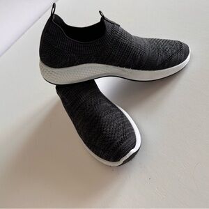 Tommy Bahama Slip Ons Knit Athletic Shoes, 8, Dark Gray NWOT